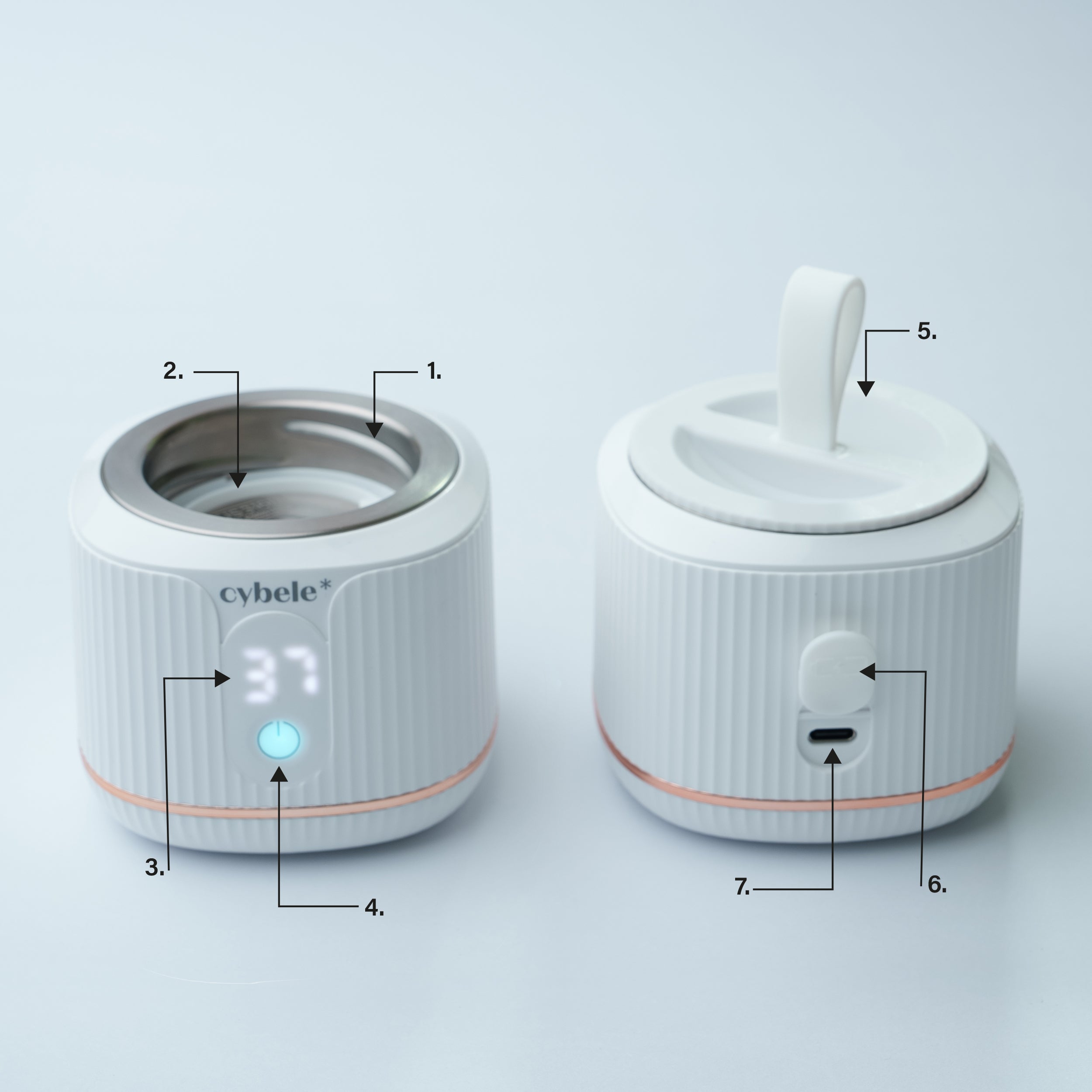 Calienta Biberones Portátil Stellar™: muestra la base de calentamiento, la junta tórica, la pantalla LCD, el botón de control, la tapa antipolvo atornillable, la tapa del puerto USB y el puerto micro-USB.