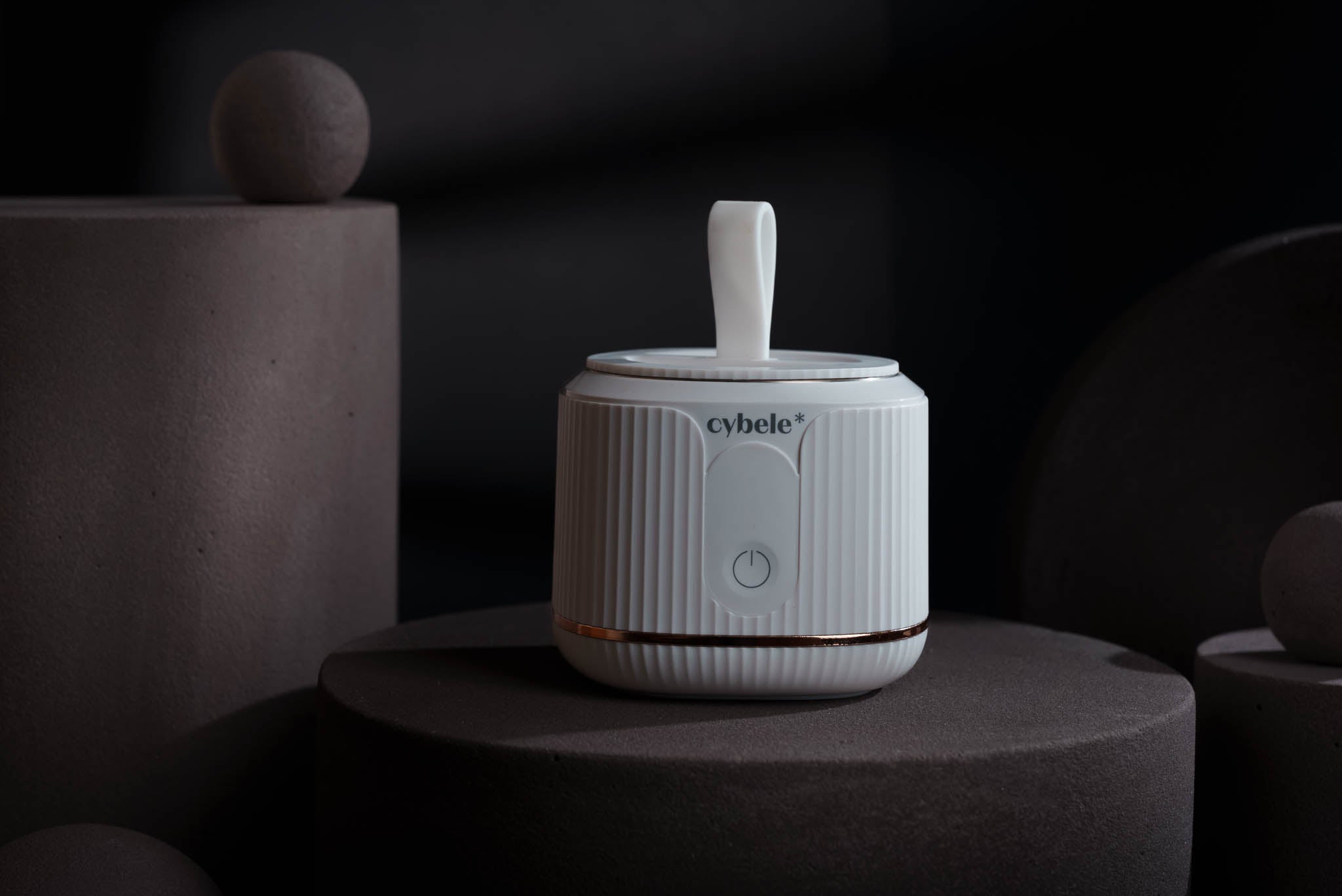 Stellar™ Portable Baby Bottle Warmer: A fast, wireless, and hassle-free way to warm breast milk, formula, or water at home or while traveling.